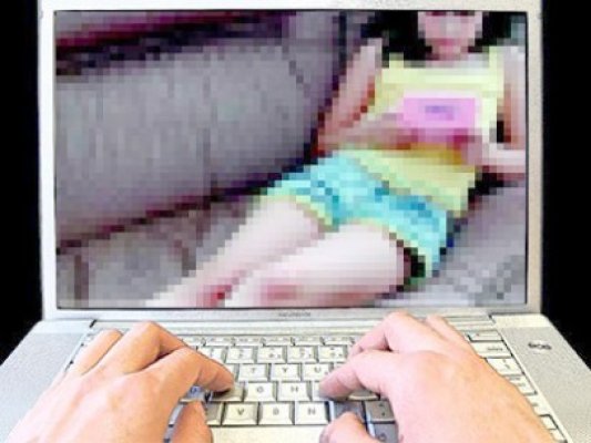 Alt dezaxat a fost arestat, fiind acuzat de pornografie infantilă
